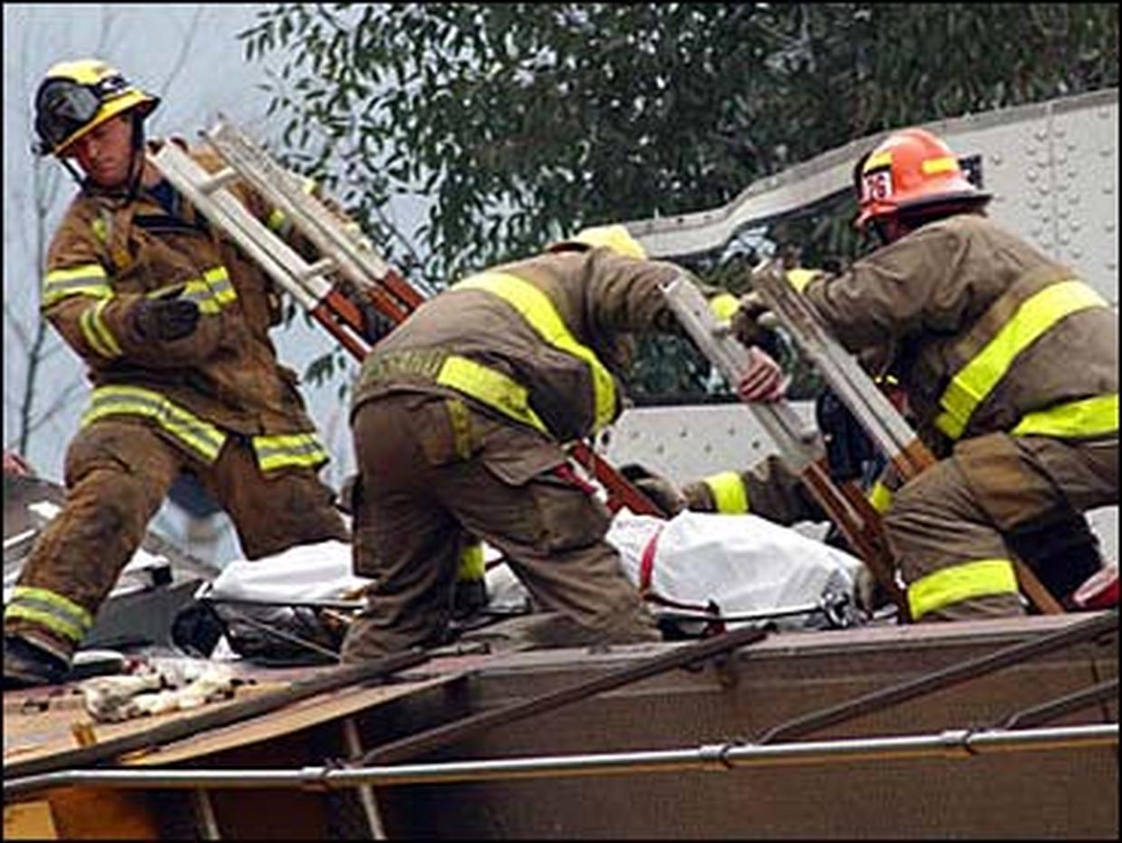 Glendale Train Derailment Photo 1 Pictures CBS News
