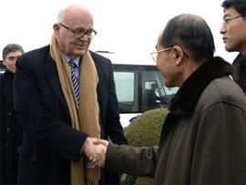 Stephen Bosworth in Pyongyang