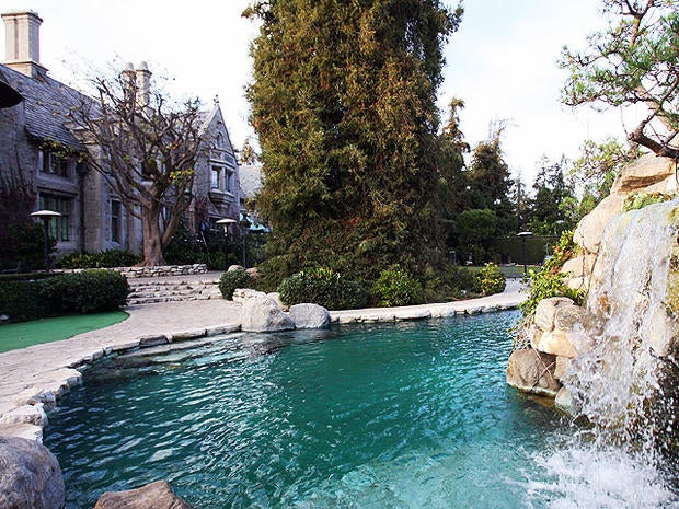 playboy mansion, 4x3