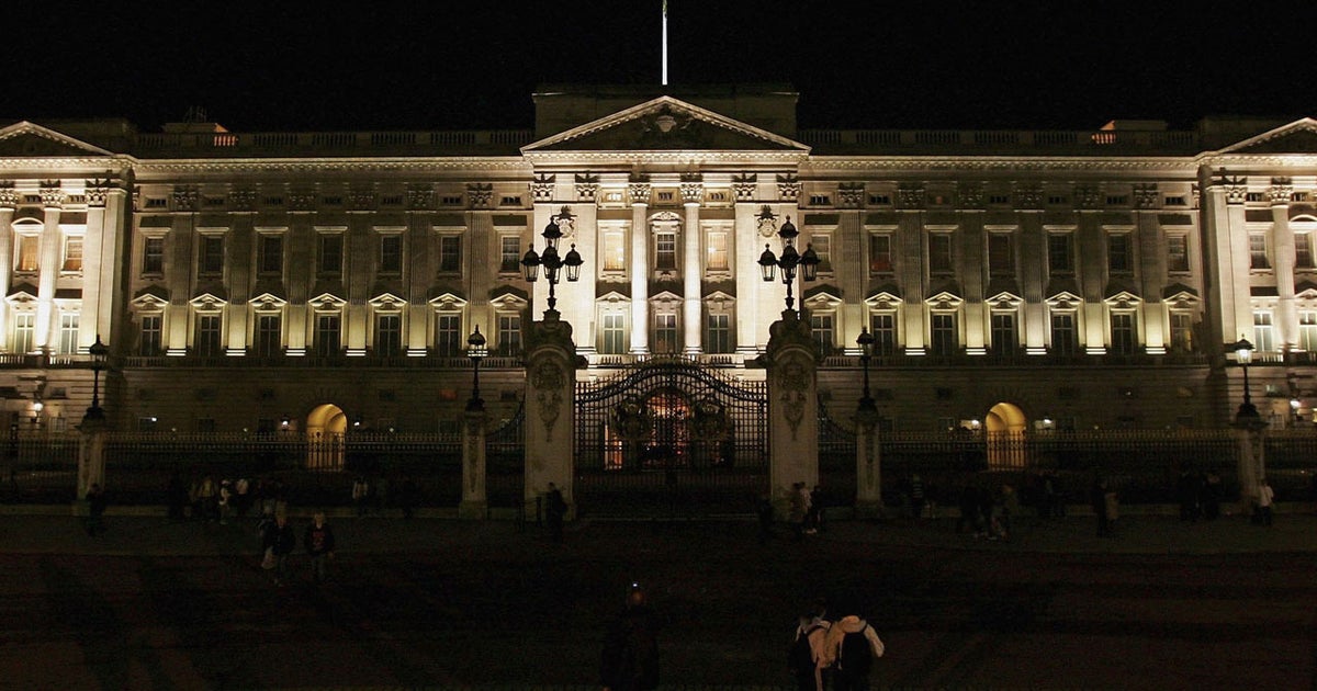 Who turned out the lights at Buckingham Palace? - CBS News
