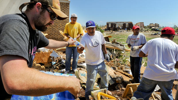 Volunteers Help Victims In Storm-ravaged South - CBS News