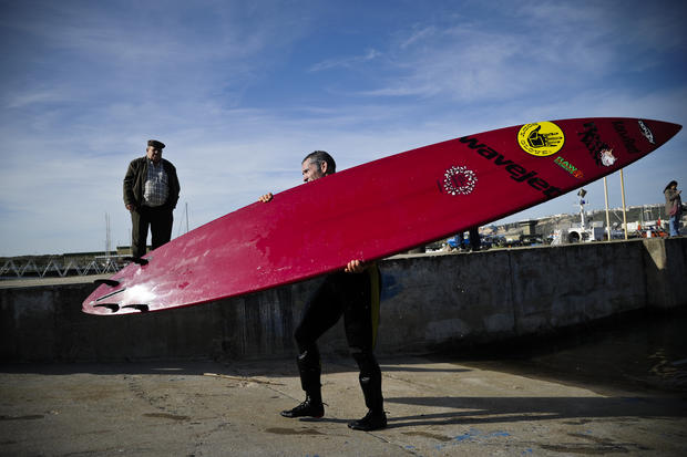 Garrett Mcnamara Surfs Possible 100 Foot Wave Photo 2 Pictures Cbs News 5544