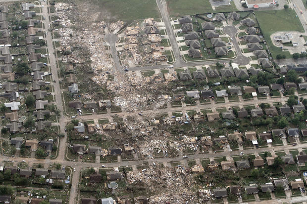 Massive Tornado Hits Oklahoma - Photo 1 - Pictures - CBS News