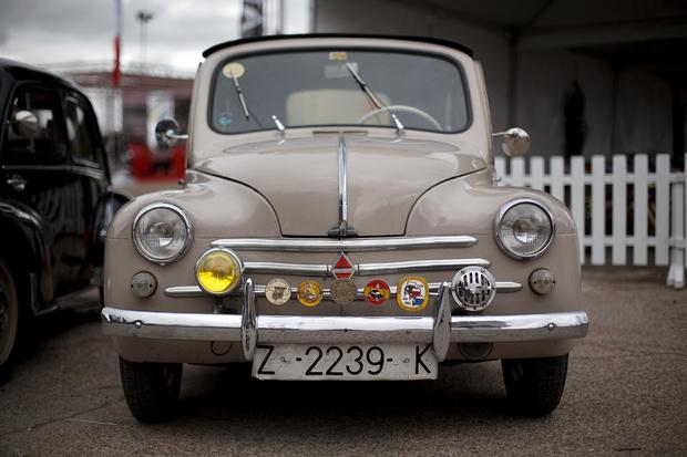 Vintage cars celebrated in Spain - Photo 1 - Pictures - CBS News