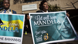 South Africans show support for ailing Nelson Mandela