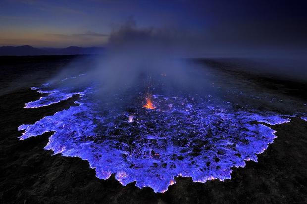 natgeo-blue-flames-grunewald-75879-990x742-cb1390850757.jpg