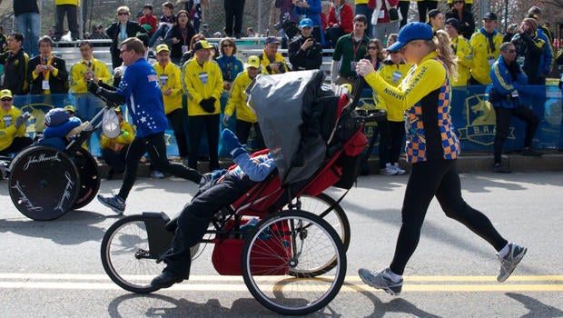 marathon-kris-kayla-biagiotti-start.jpg