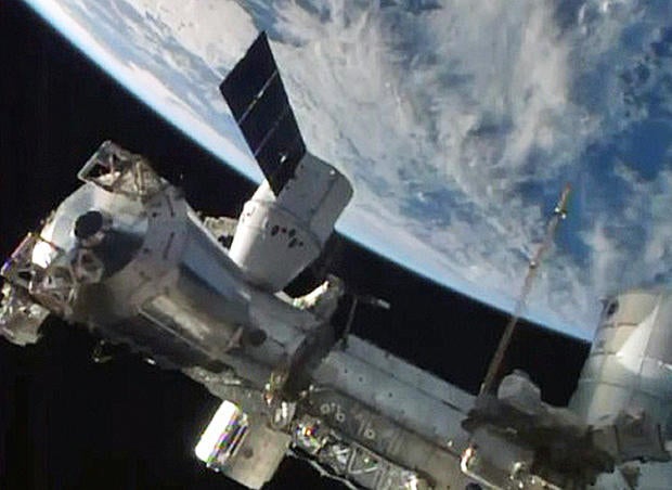 space-station-docking-4.jpg