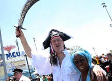 bill-de-blasio-pirate-ap447904743026.jpg