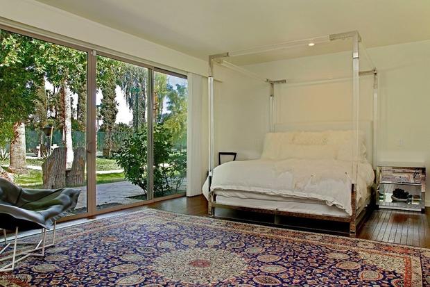 mirrored furnishings