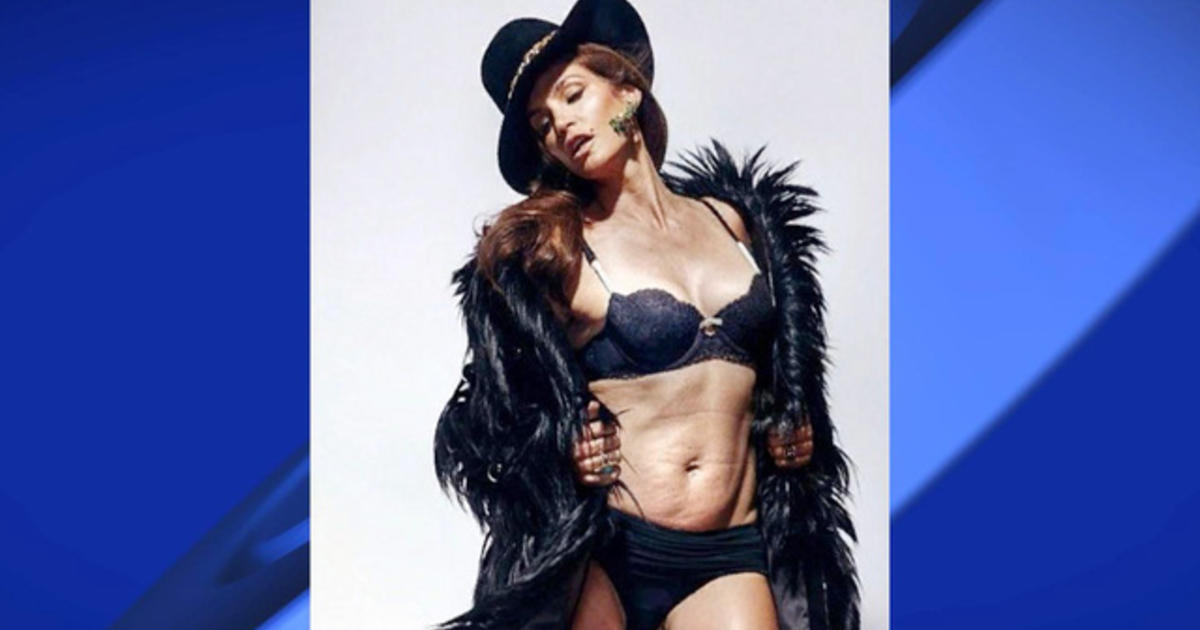 Cindy Crawford S Unretouched Photo Creates Online Buzz Videos Cbs News