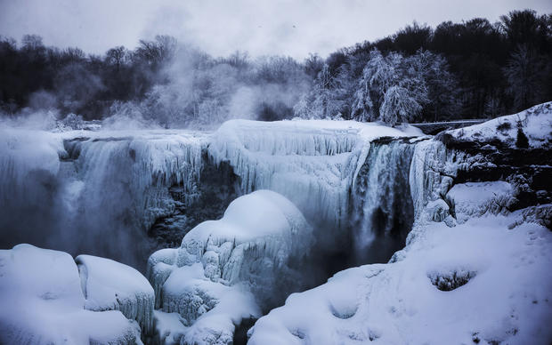 Frozen Niagara Falls Niagara Falls Beautiful Frozen Winter Wonderland Pictures Cbs News 