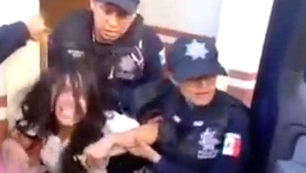Mexico Police Seize Wrong Girl For Forced Return To U S Cbs News