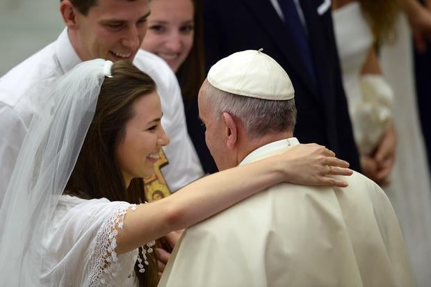 popebridegettyimages-482995264.jpg