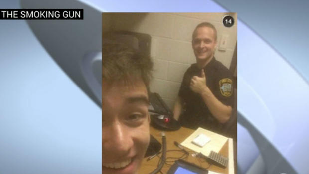 After Dui Iowa Man Requests Selfie With Arresting Officer Cbs News 6425