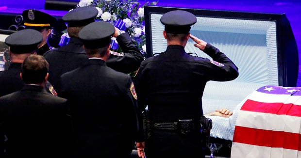 2016 saw increase in number of police killed in line of duty - CBS News