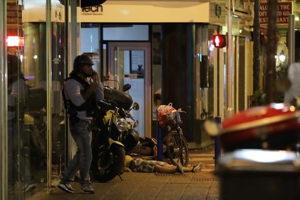 Truck plows into crowd in Nice, France 