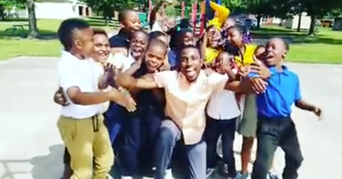 Second-grade teacher's creative reading lesson goes viral - CBS News