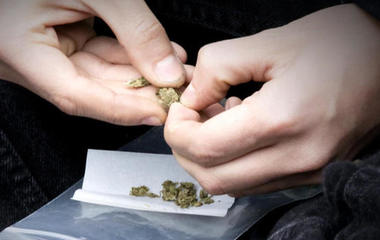 Does legal marijuana impact the way teens view pot risks? 