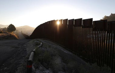 U.S. to start soliciting border wall bids, and other MoneyWatch headlines