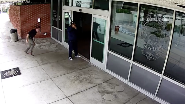 Cali. officer tackles man with bat outside police station