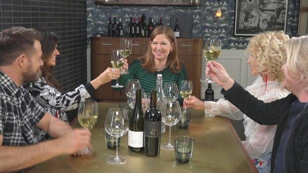 ctm-0331-little-big-town-jan-crawford-wine.jpg