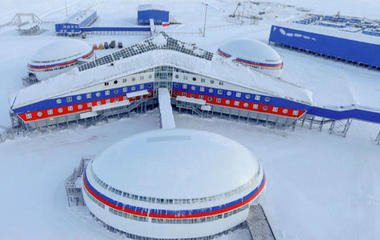 Russia stakes claim in Arctic with military base 