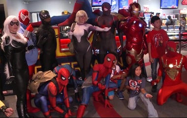 Spider-Man brings hospital patient as guest to screening of "Homecoming"