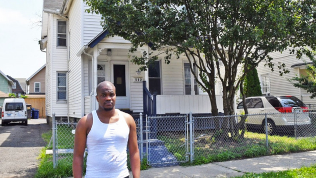 Ex-Con Praised for Skipping Job Interview to Aid Car Accident Victim
