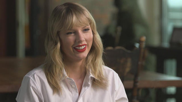 Taylor Swift receives honorary degree from NYU