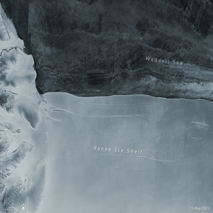 a-76-the-world-s-largest-iceberg.gif