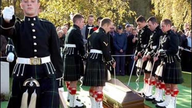 Scottish Soldiers Forced To Share Kilts - CBS News