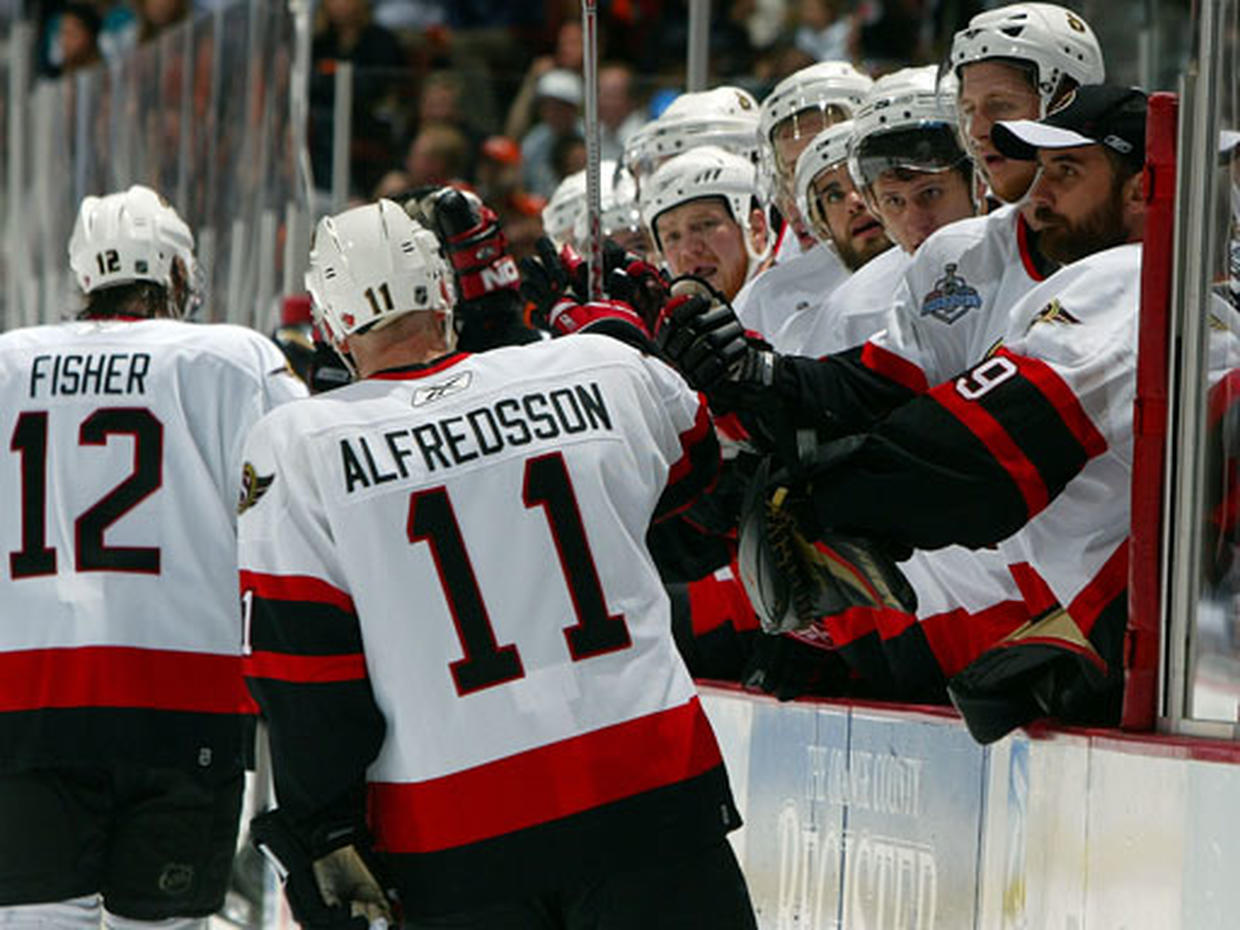 Stanley Cup Finals: Game 5 - Photo 7 - Pictures - CBS News