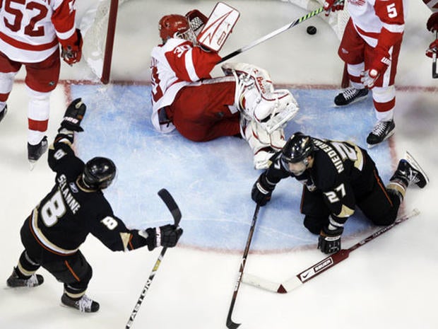 Hurricanes Beats Bruins In Seven 2009 NHL Playoffs Round 2 Pictures CBS News