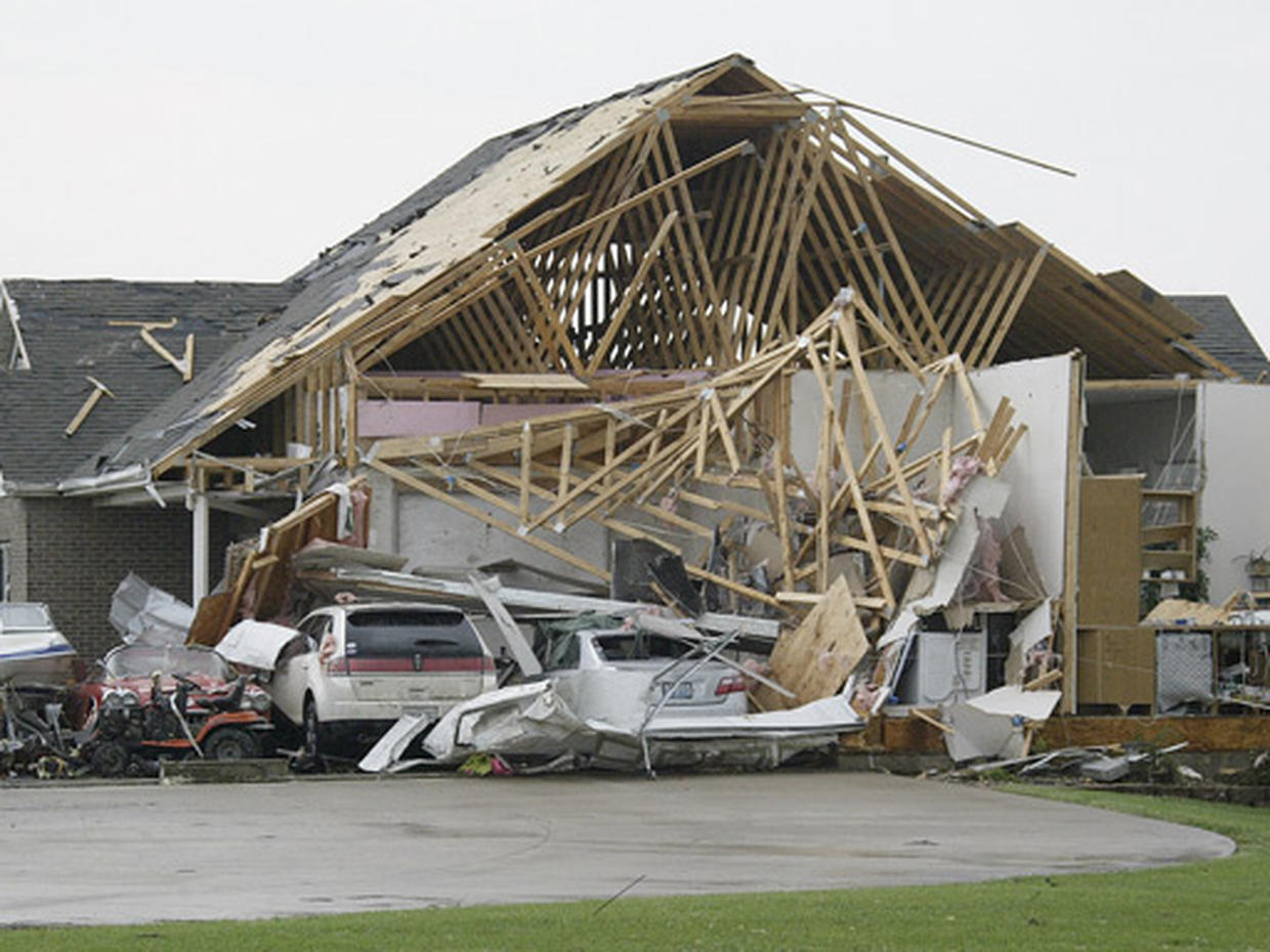 Missouri Tornadoes Photo 1 CBS News