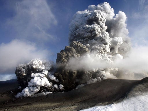Volcano in Iceland - CBS News