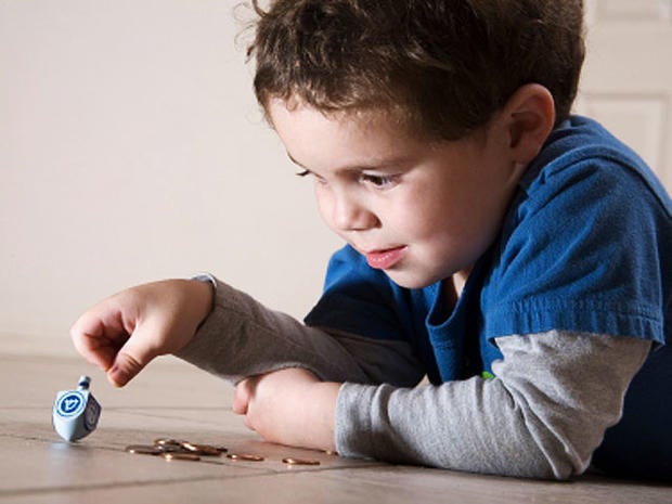 dreidel, hanukkah, boy, jewish, istockphoto, 4x3