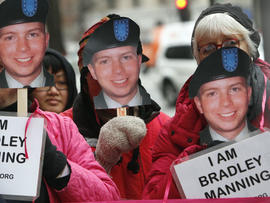 Bradley Manning supporters demonstrate