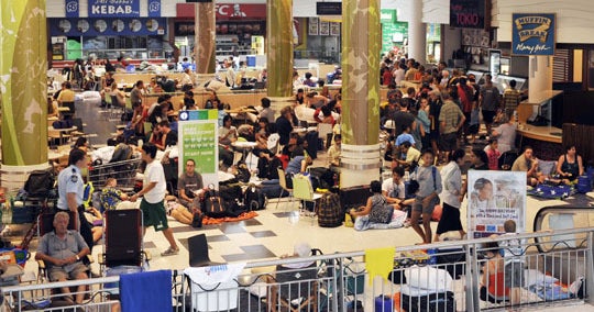 Cyclone Yasi Batters Australia Cbs News