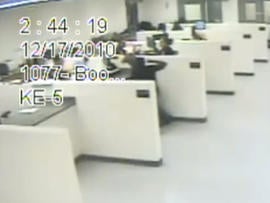 Female prison guard beats suspect caught on tape (VIDEO)