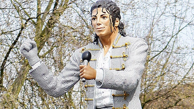Michael Jackson statue controversy (PICTURE): English soccer team Fulham unveils Michael Jackson statue