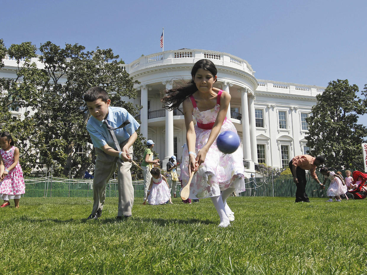 Пасха в америке 2024 какого. White House Egg Roll. Easter Egg Roll at the White House. Пасха в Америке белый дом. Катание яиц в Америке.