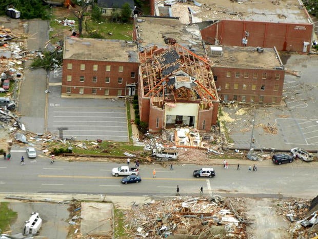 Looting a big problem in tornado damaged Tuscaloosa