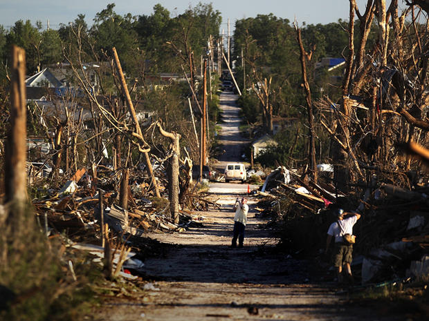 Joplin tornado aftermath - Photo 1 - Pictures - CBS News