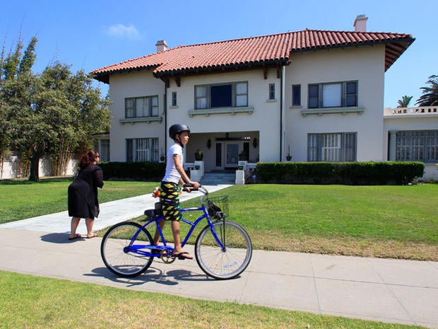 Girlfriend, son die days apart at tycoon's Calif. mansion