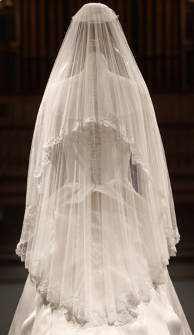 duchess of cambridge wedding dress