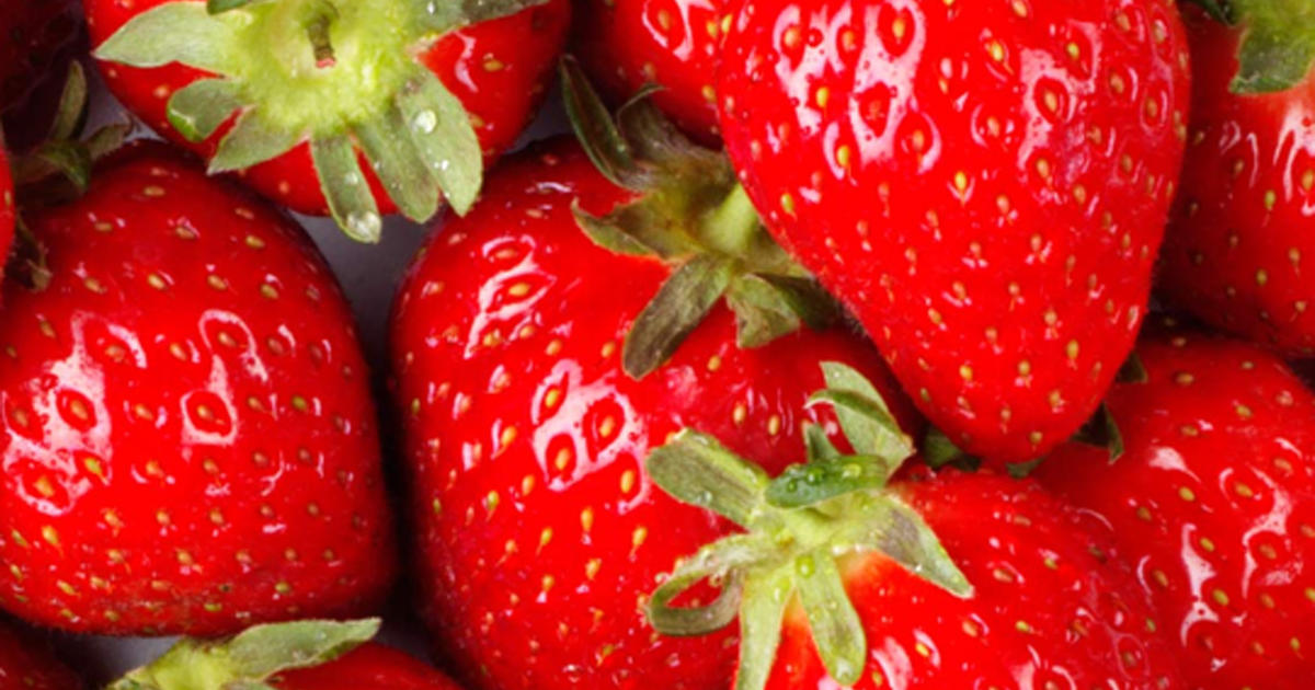 Strawberries Blueberries May Reduce Heart Attack Risk In Women Cbs News