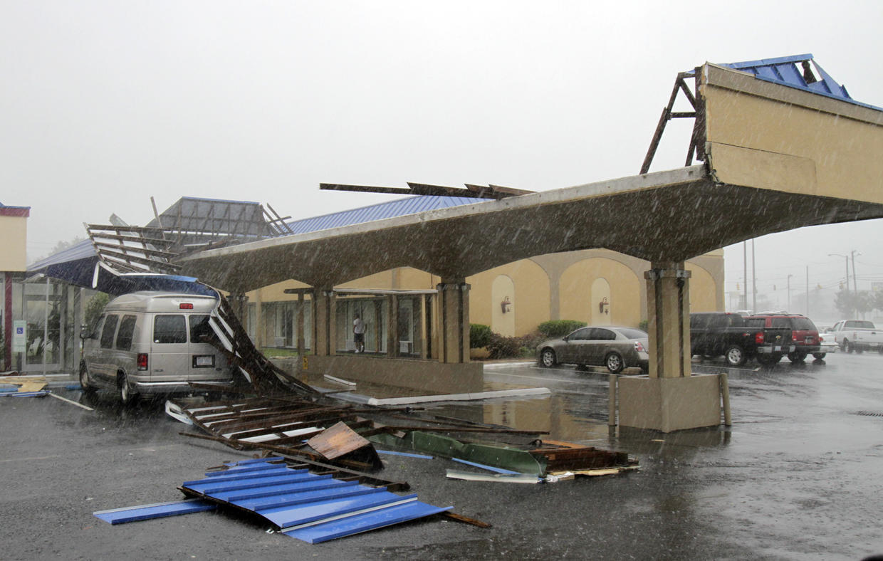 Hurricane Irene makes landfall - Photo 6 - Pictures - CBS News