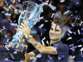 Roger Federer kisses the winners trophy