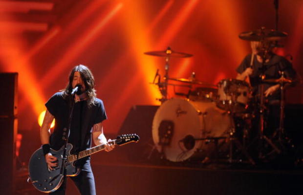 Singer Dave Grohl of the Foo Fighters performs at 2008 Grammys Nominations concert. 
